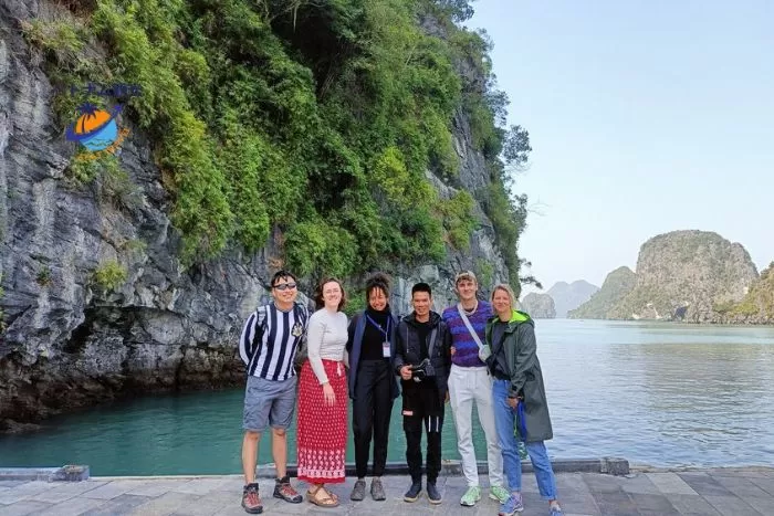 朝からユニークなハロン湾を満喫・ハロン湾クルーズ・朝観光